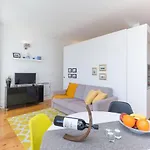 Host Wise - Colorful Stunning Sunlit Flat