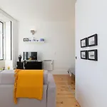 Host Wise - Colorful Stunning Sunlit Flat 아파트
