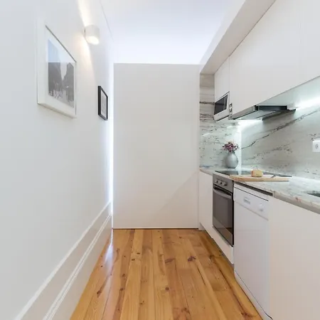 Host Wise - Colorful Stunning Sunlit Flat דירה