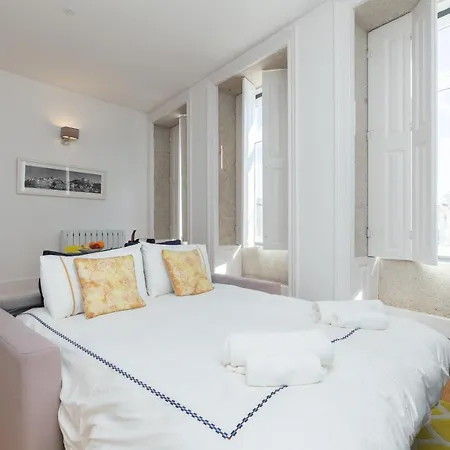 Host Wise - Colorful Stunning Sunlit Flat