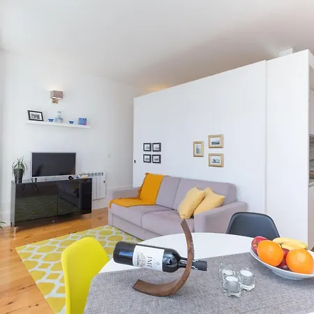 Host Wise - Colorful Stunning Sunlit Flat