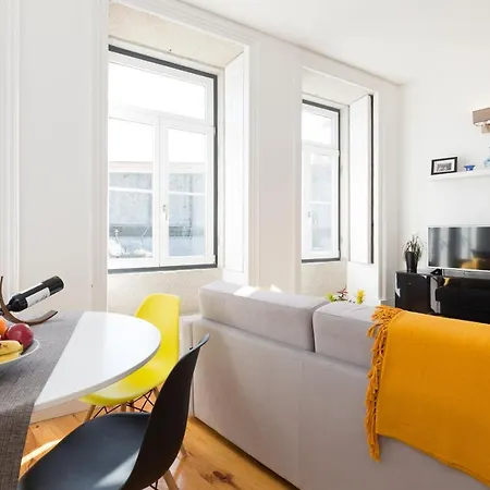 Host Wise - Colorful Stunning Sunlit Flat Apartment *