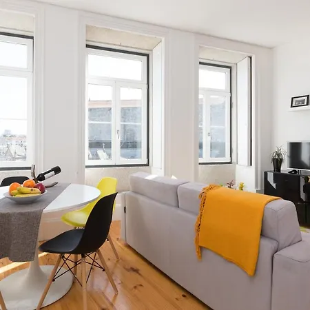 Host Wise - Colorful Stunning Sunlit Flat Apartment Porto