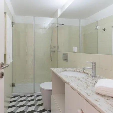 Host Wise - Colorful Stunning Sunlit Flat פורטו