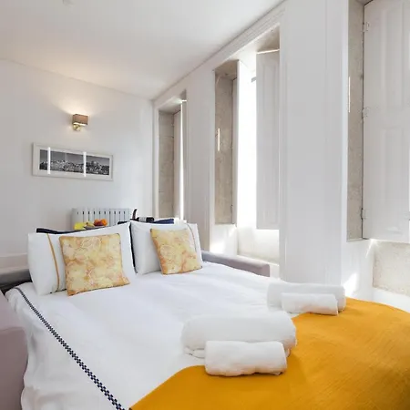 Host Wise - Colorful Stunning Sunlit Flat Apartment Porto