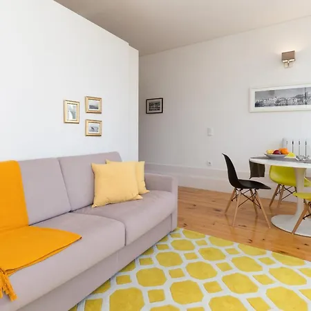Host Wise - Colorful Stunning Sunlit Flat Apartment