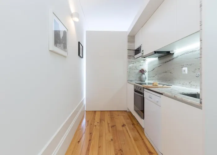 Host Wise - Colorful Stunning Sunlit Flat Daire