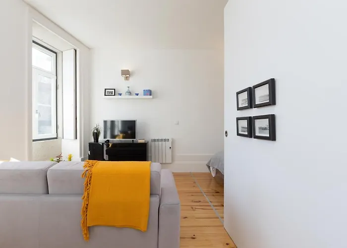 Host Wise - Colorful Stunning Sunlit Flat Daire