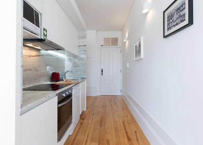 Host Wise - Colorful Stunning Sunlit Flat Daire