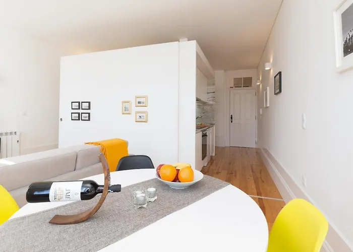 Host Wise - Colorful Stunning Sunlit Flat Oporto