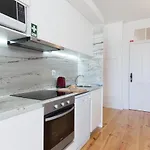 Host Wise - Colorful Stunning Sunlit Flat Apartament Porto