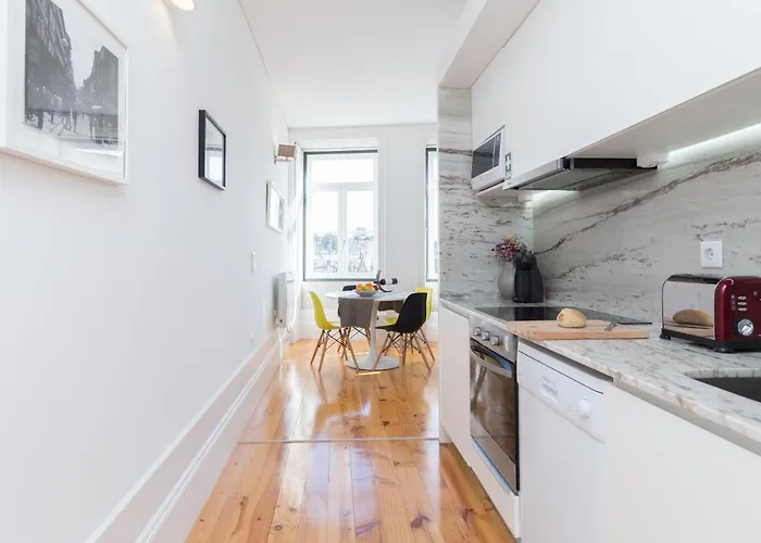 Host Wise - Colorful Stunning Sunlit Flat Διαμέρισμα Πόρτο