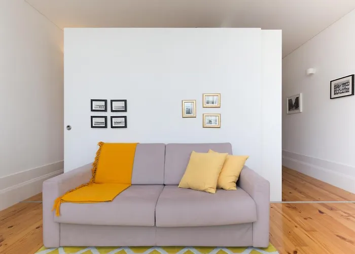 Host Wise - Colorful Stunning Sunlit Flat