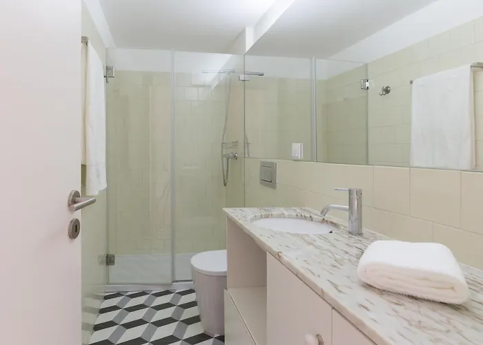 Host Wise - Colorful Stunning Sunlit Flat Πόρτο