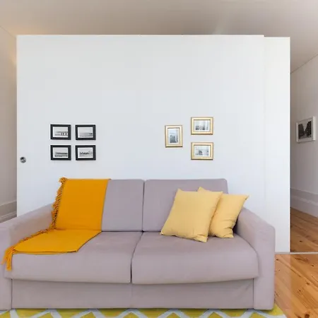 Host Wise - Colorful Stunning Sunlit Flat